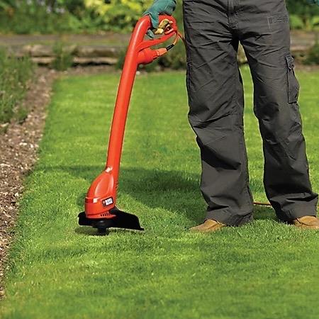 Lightweight Grass Strimmer BLACK+DECKER 250W | Electric Corded Lawn Trimmer & Edger | Design | 23cm Cutting Width | Garden Tool for Small Lawns | Model GL250 | Easy to Use